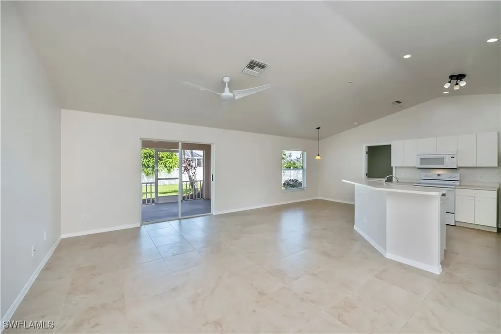 806 SW 4th Avenue Cape Coral FL 33991