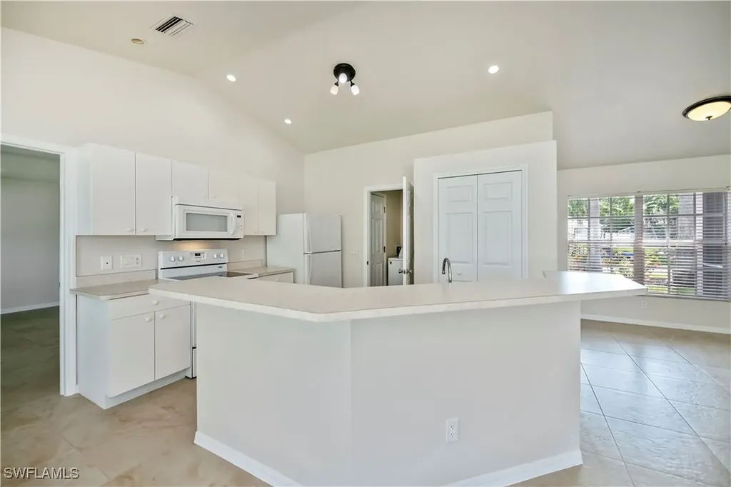 806 SW 4th Avenue Cape Coral FL 33991