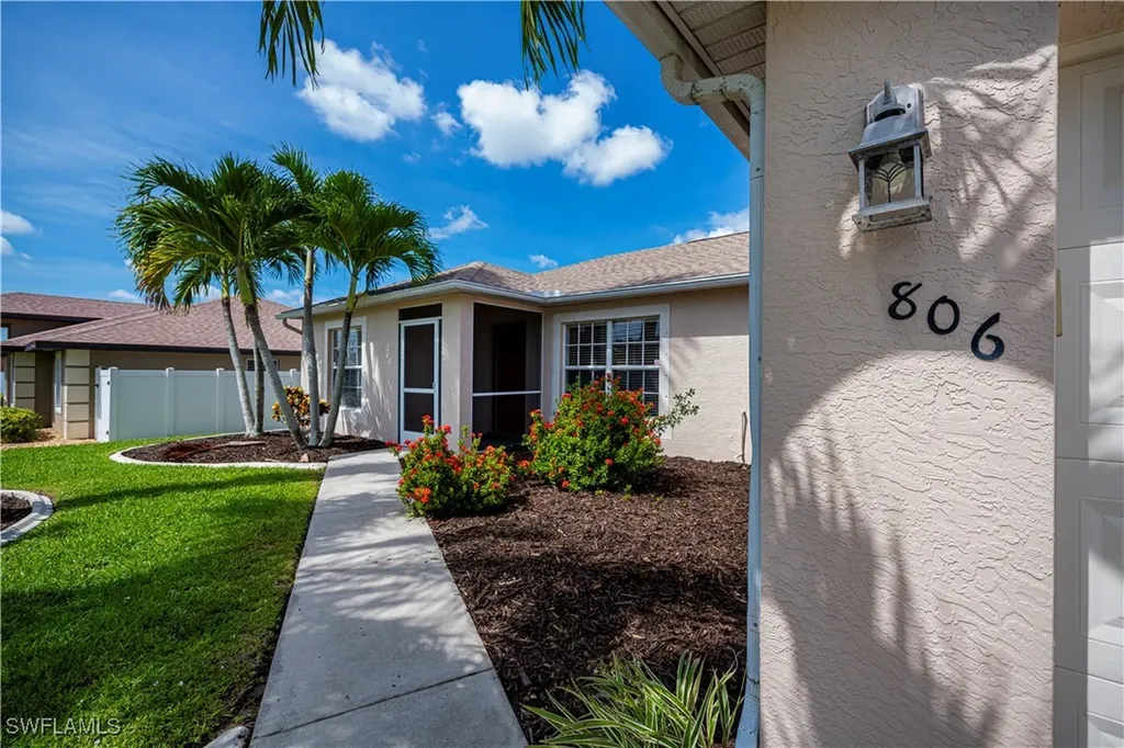 806 SW 4th Avenue Cape Coral FL 33991