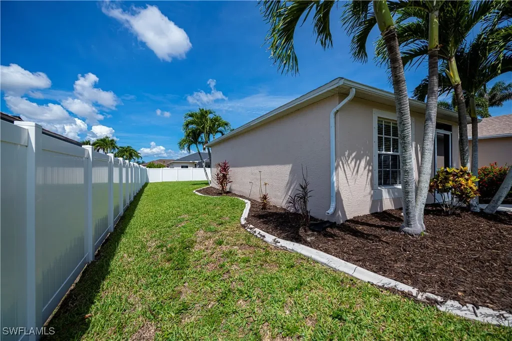 806 SW 4th Avenue Cape Coral FL 33991