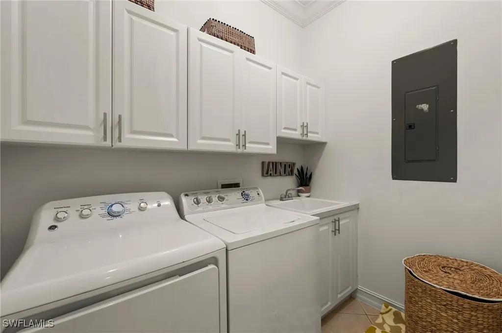 5004 Maxwell Circle Naples FL 34105