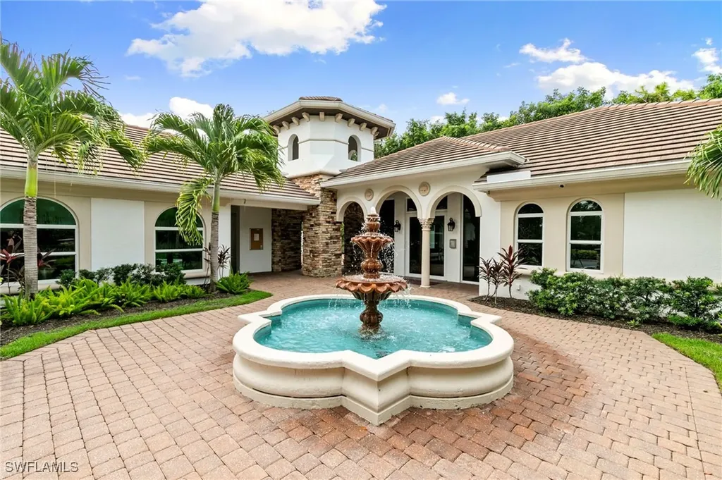 5004 Maxwell Circle Naples FL 34105