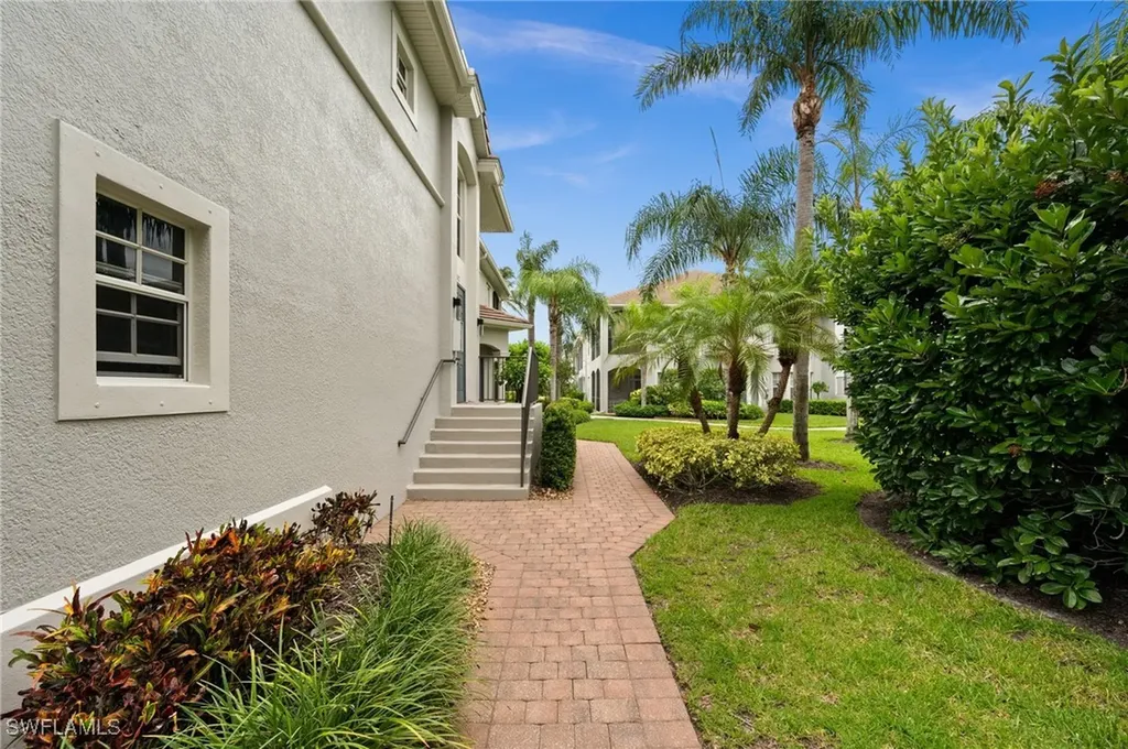 5004 Maxwell Circle Naples FL 34105