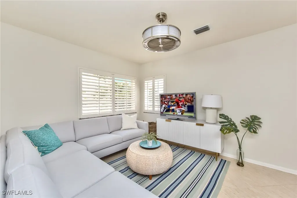 1705 Marsh Run Naples FL 34109