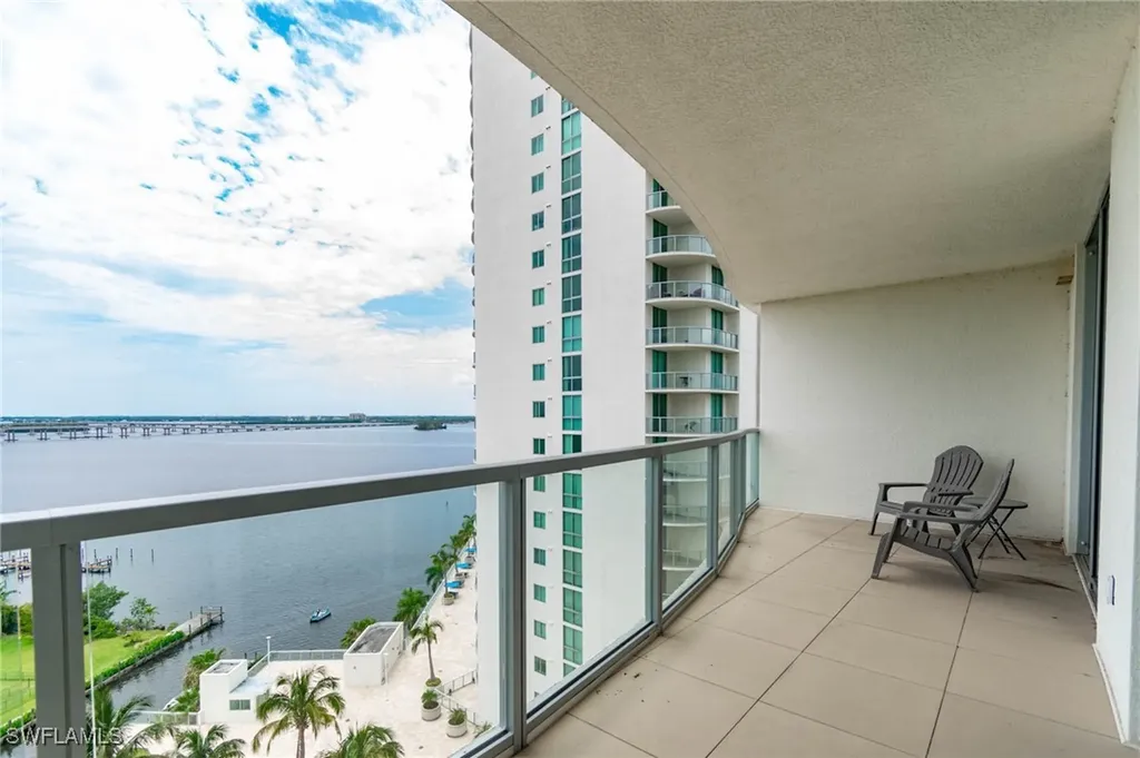 3000 Oasis Grand Boulevard Fort Myers FL 33916