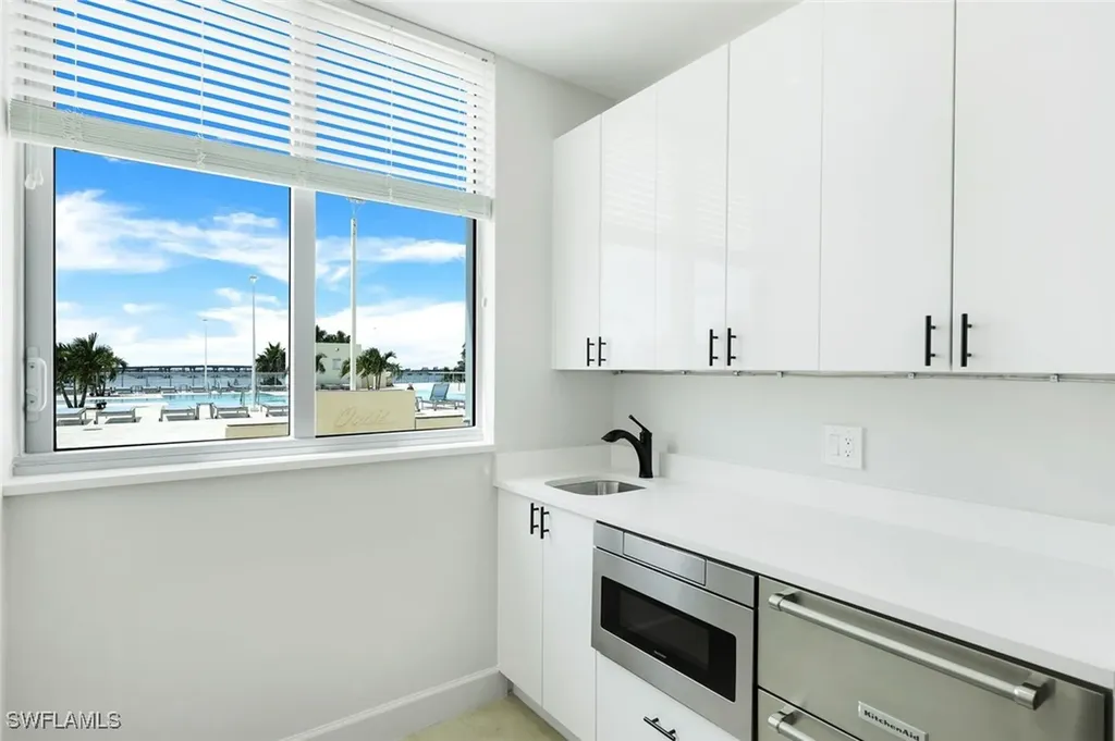 3000 Oasis Grand Boulevard Fort Myers FL 33916