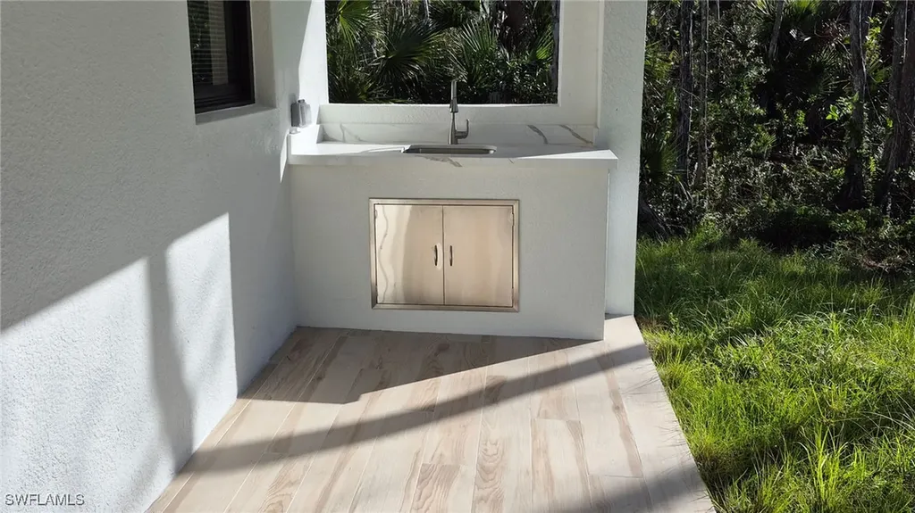 532 41st Avenue NE Naples FL 34120