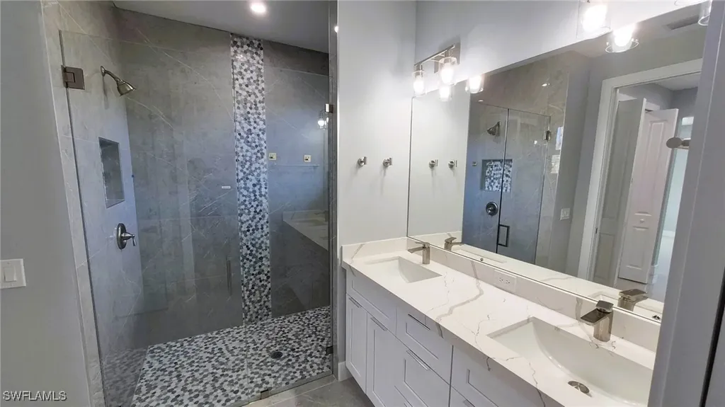 532 41st Avenue NE Naples FL 34120