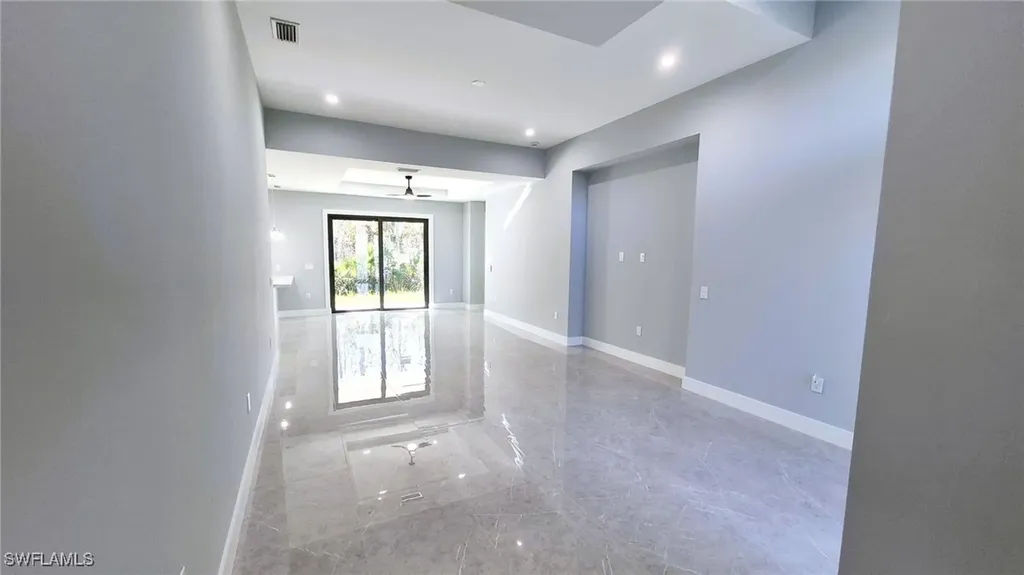 532 41st Avenue NE Naples FL 34120