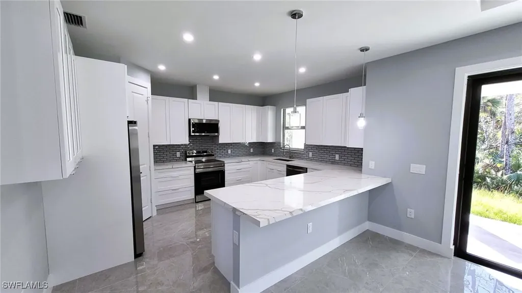 532 41st Avenue NE Naples FL 34120