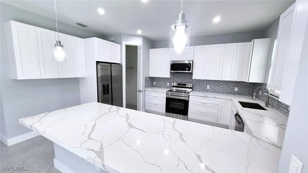 532 41st Avenue NE Naples FL 34120