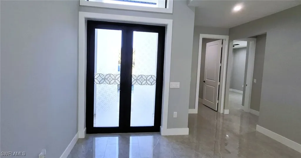 532 41st Avenue NE Naples FL 34120