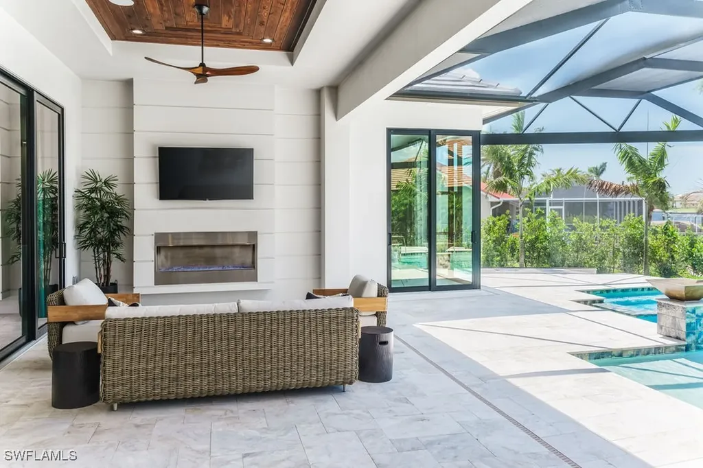 2718 Gleason Parkway Cape Coral FL 33914