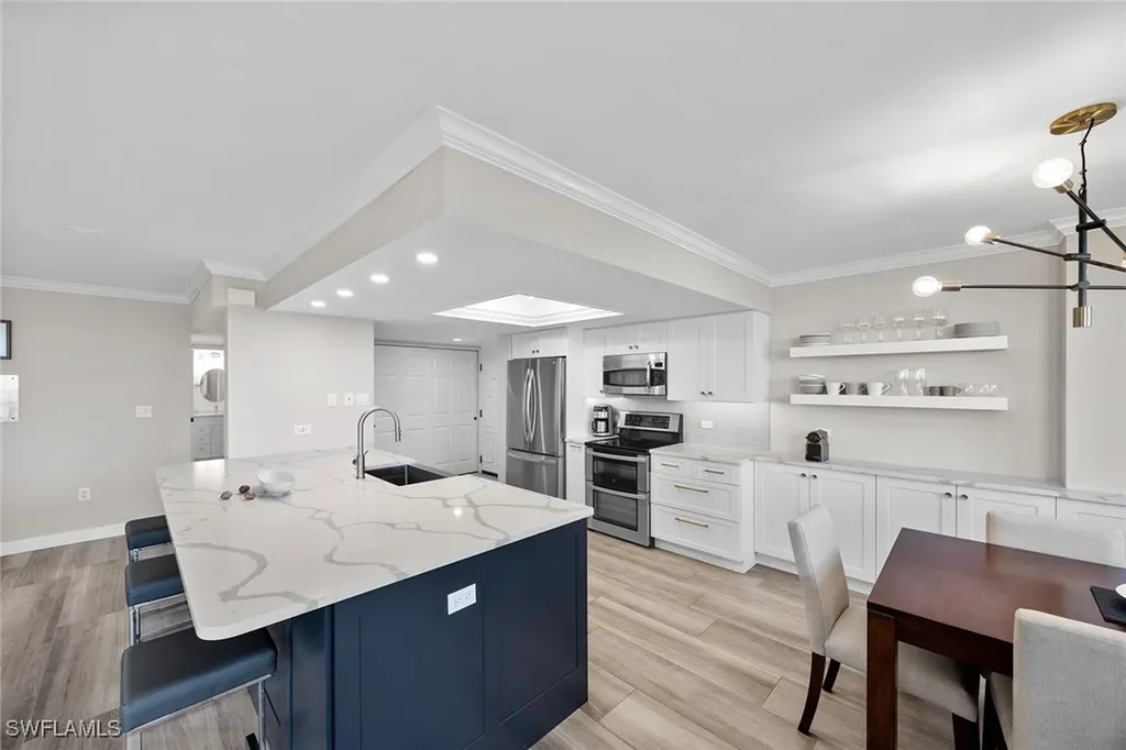 6585 Nicholas Boulevard Naples FL 34108