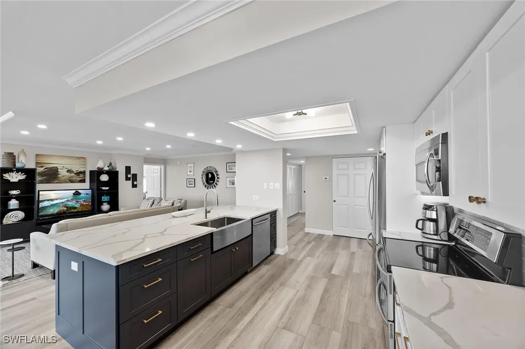 6585 Nicholas Boulevard Naples FL 34108