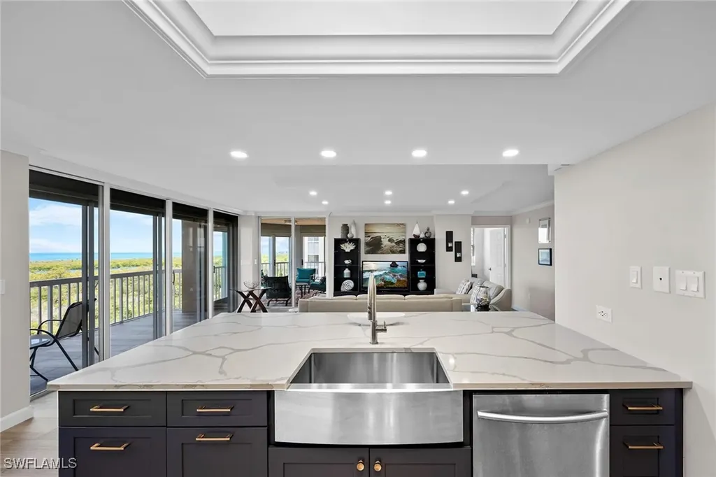 6585 Nicholas Boulevard Naples FL 34108