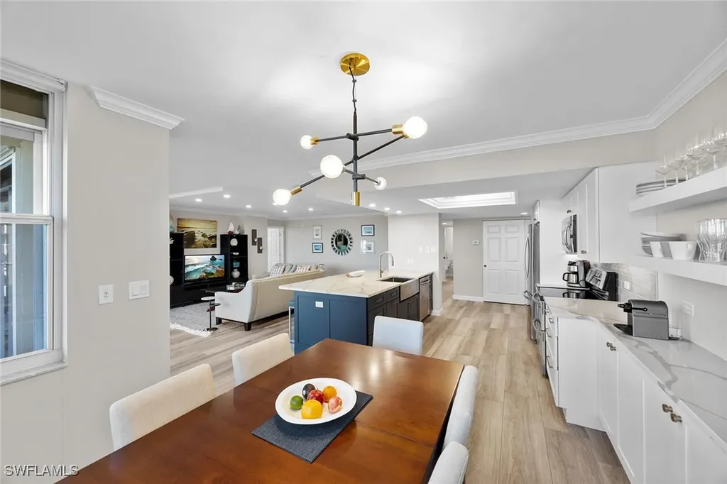 6585 Nicholas Boulevard Naples FL 34108