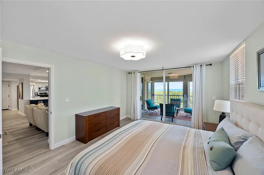 6585 Nicholas Boulevard Naples FL 34108