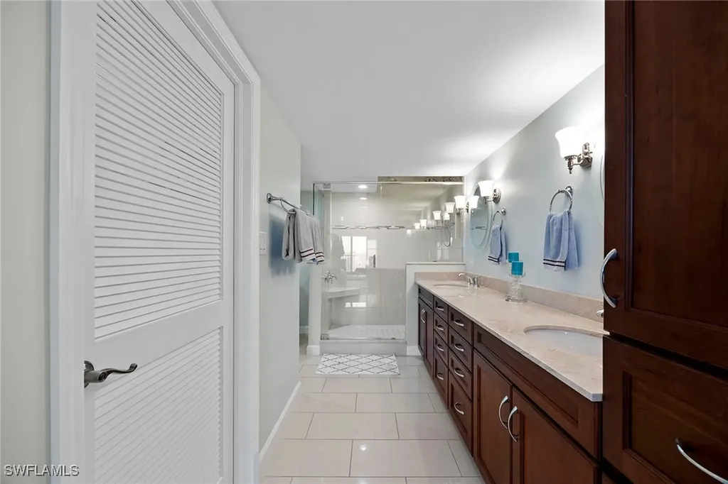6585 Nicholas Boulevard Naples FL 34108