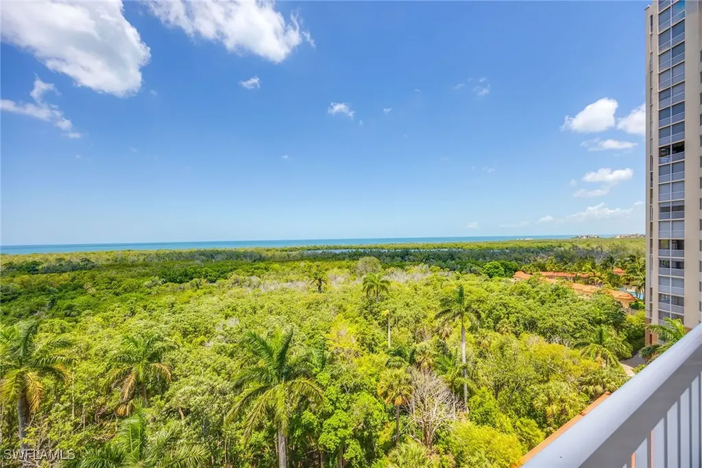 6585 Nicholas Boulevard Naples FL 34108