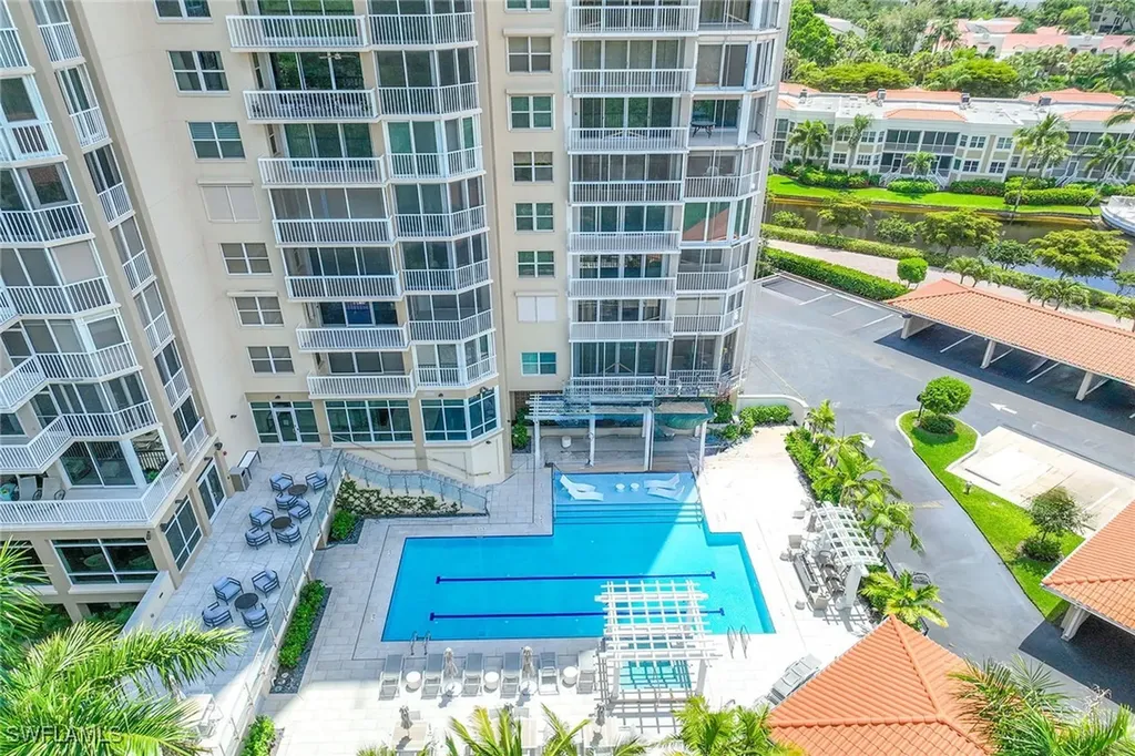 6585 Nicholas Boulevard Naples FL 34108