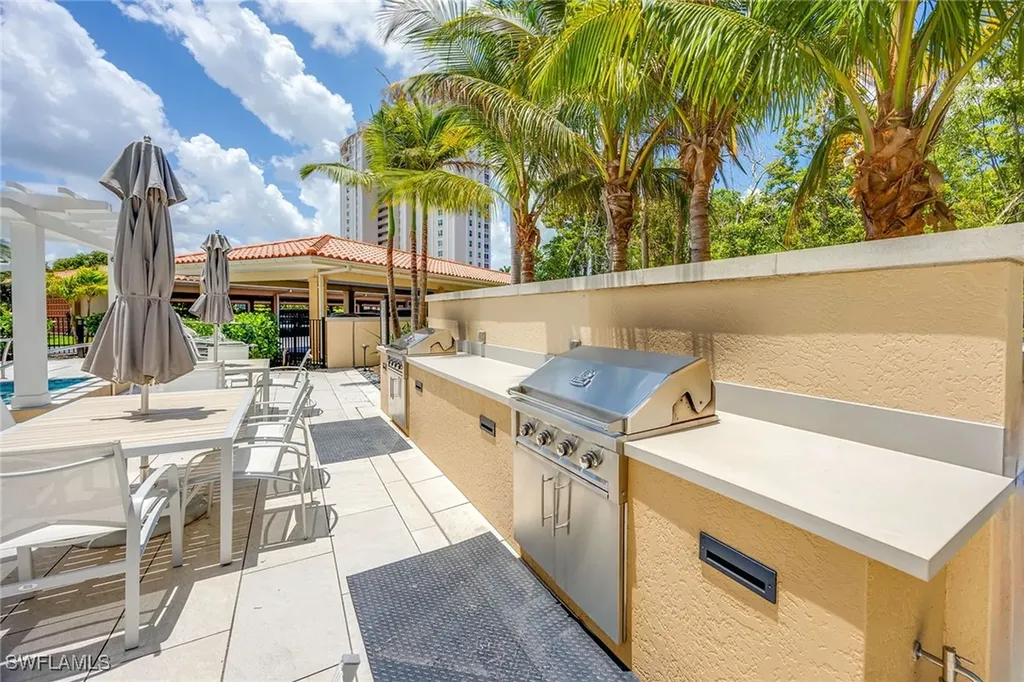 6585 Nicholas Boulevard Naples FL 34108