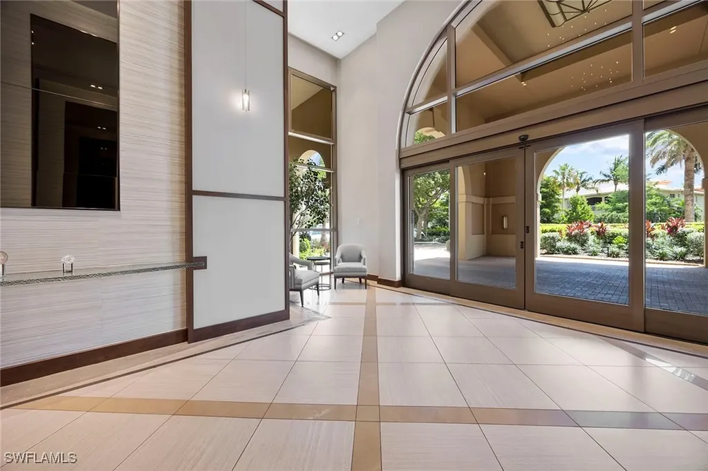 6585 Nicholas Boulevard Naples FL 34108