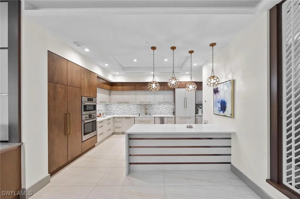 6585 Nicholas Boulevard Naples FL 34108