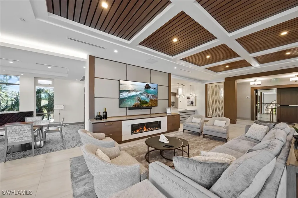 6585 Nicholas Boulevard Naples FL 34108