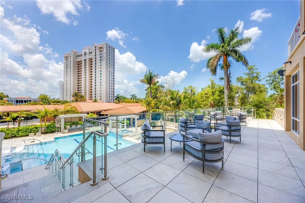6585 Nicholas Boulevard Naples FL 34108