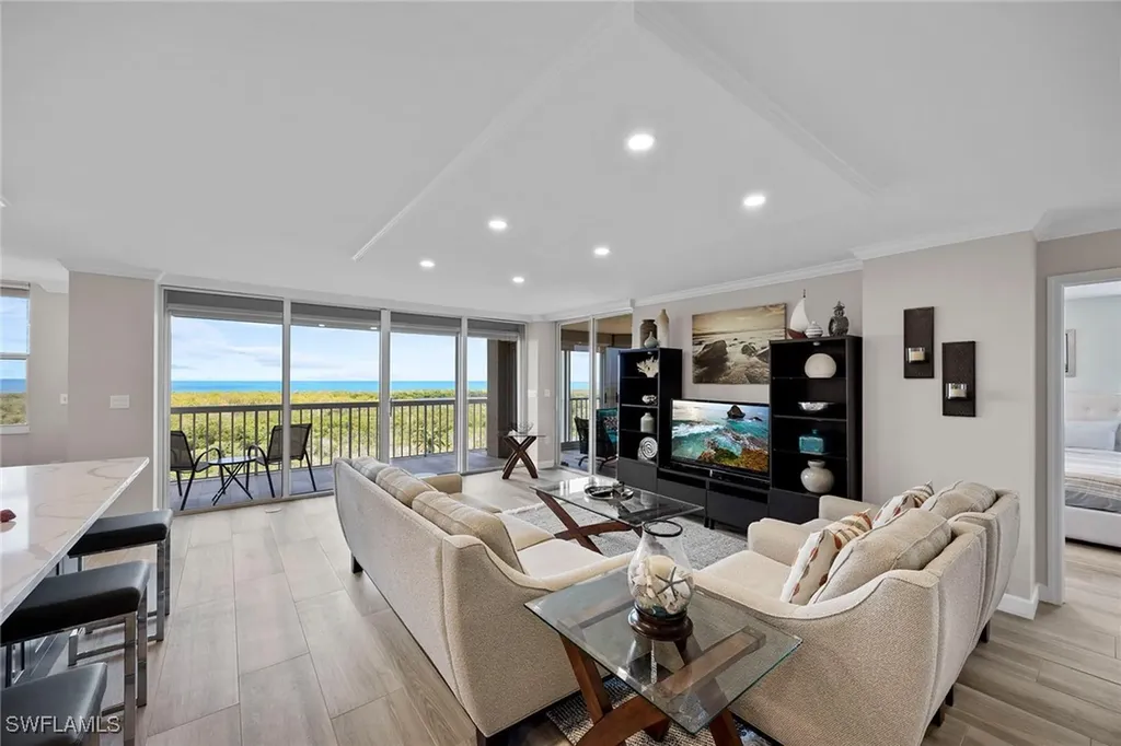 6585 Nicholas Boulevard Naples FL 34108