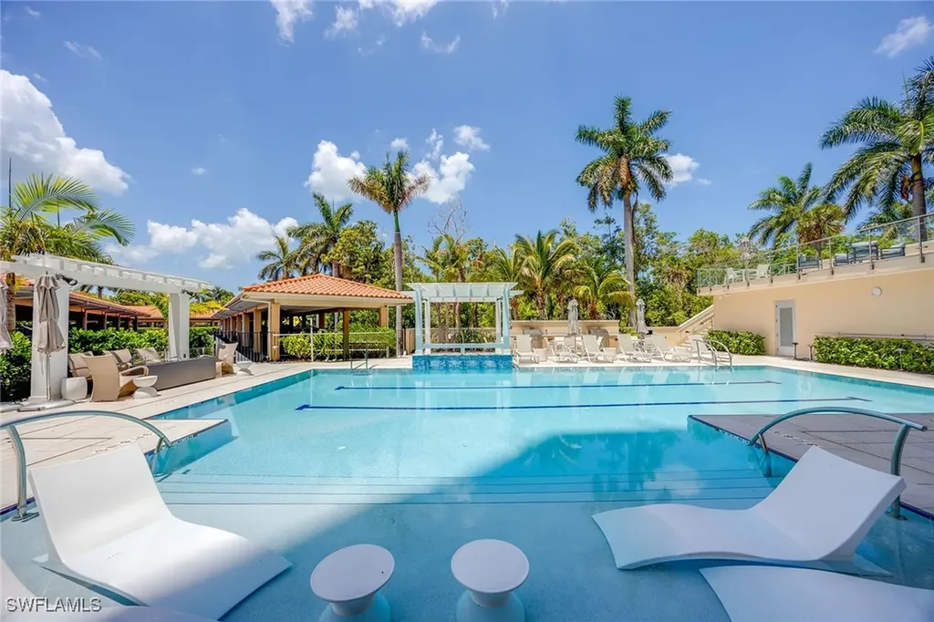 6585 Nicholas Boulevard Naples FL 34108