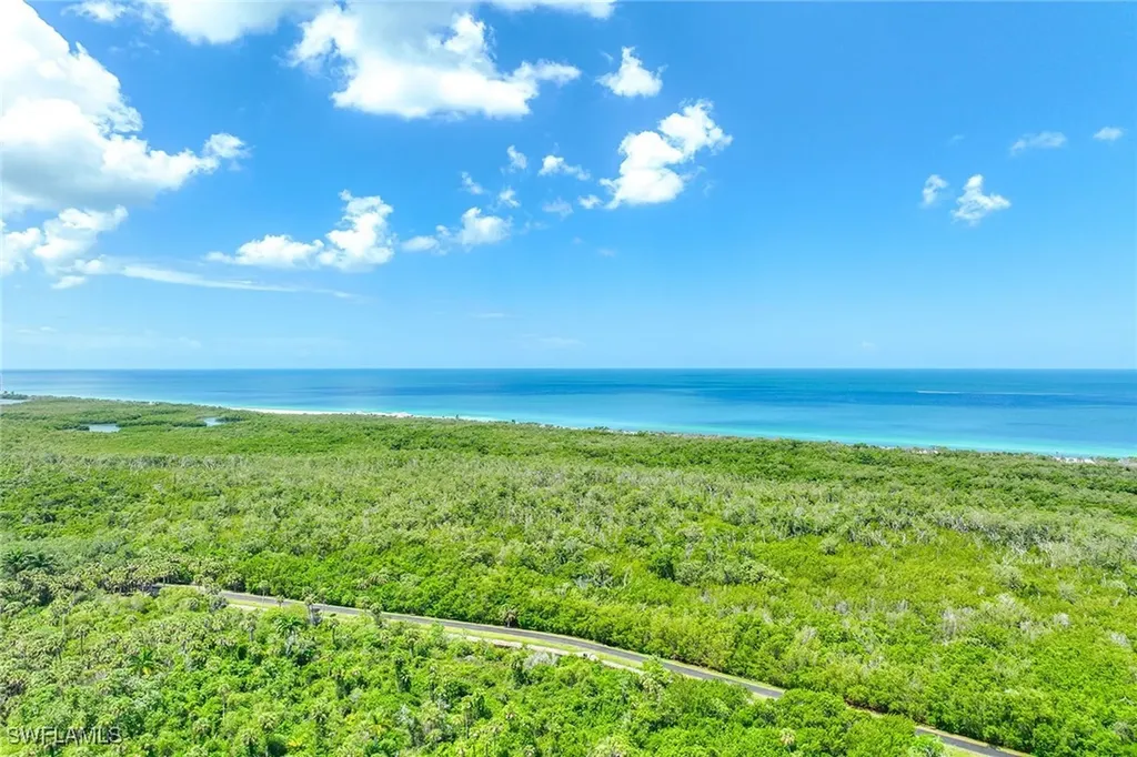 6585 Nicholas Boulevard Naples FL 34108