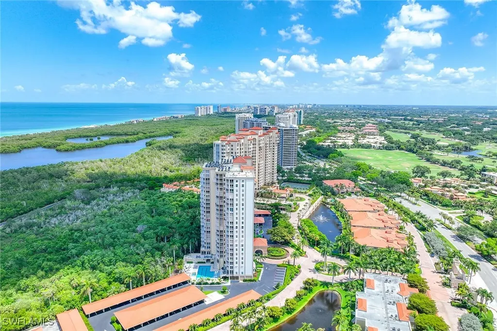 6585 Nicholas Boulevard Naples FL 34108