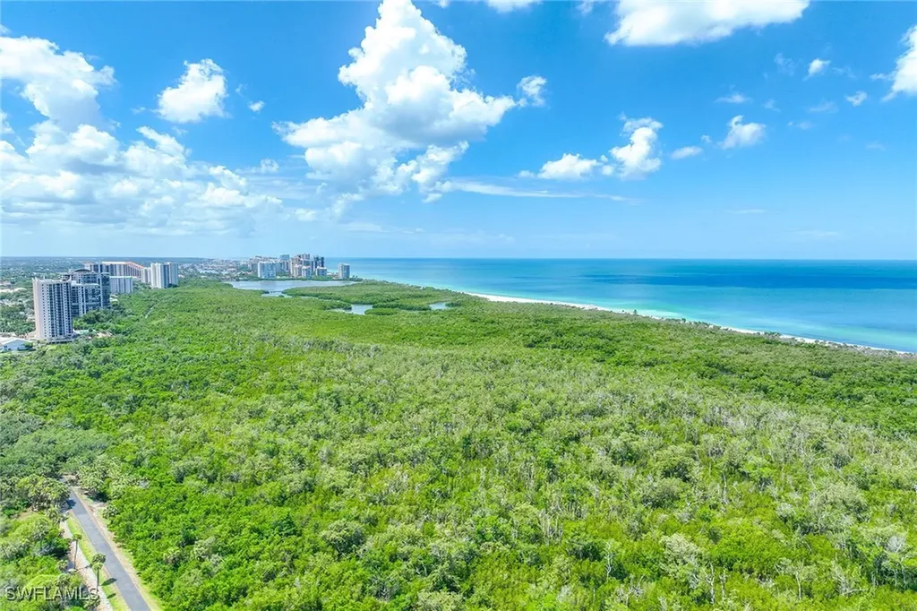 6585 Nicholas Boulevard Naples FL 34108
