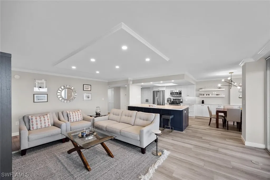 6585 Nicholas Boulevard Naples FL 34108