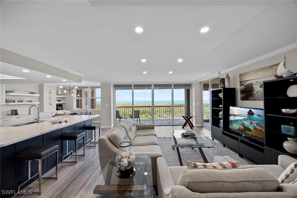 6585 Nicholas Boulevard Naples FL 34108