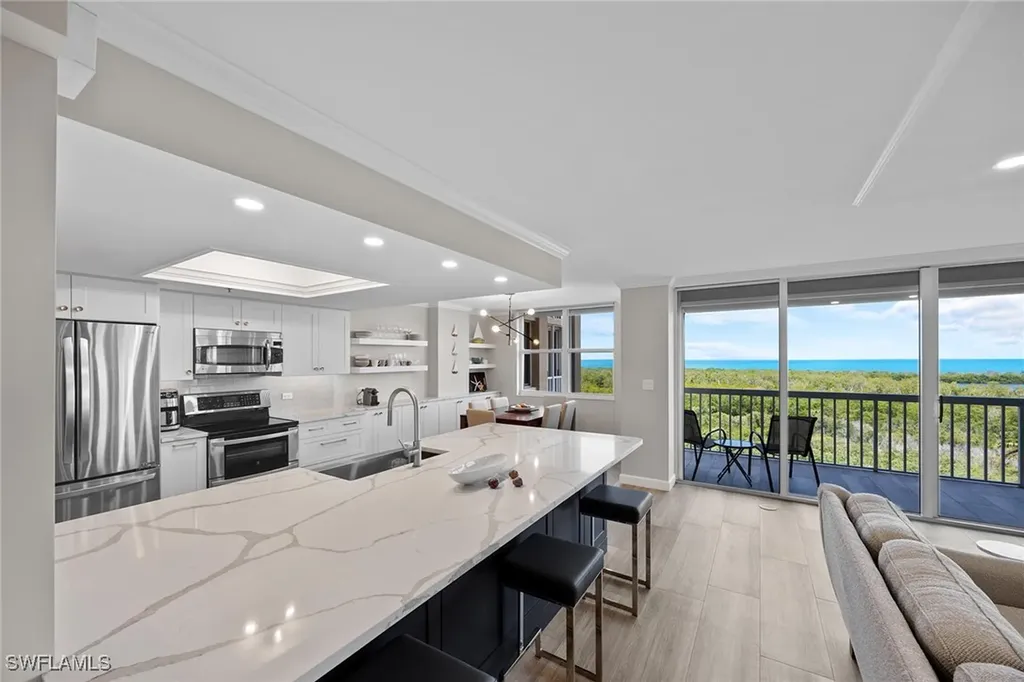 6585 Nicholas Boulevard Naples FL 34108