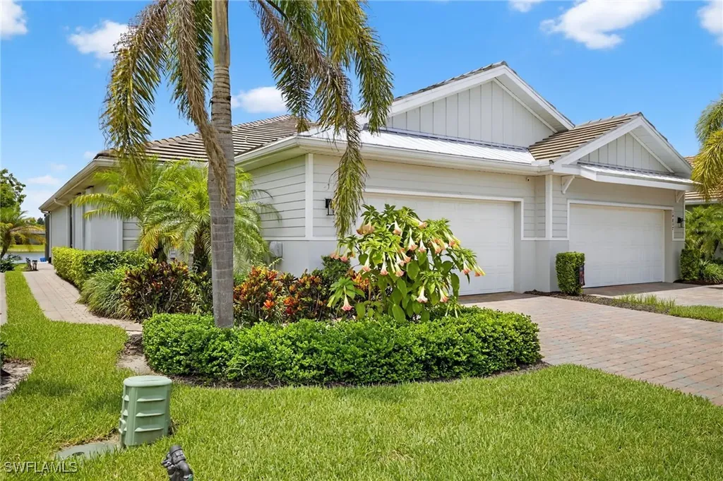 Naples FL, 14803 Edgewater Circle