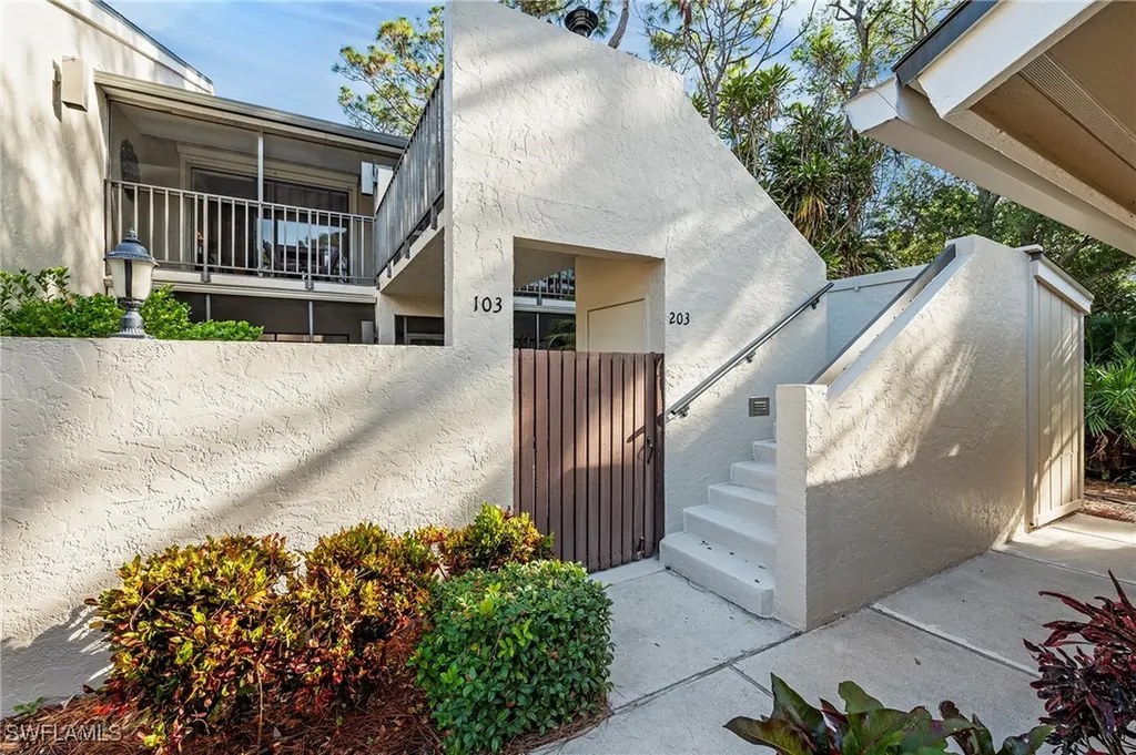 Naples FL, 15330 Cedarwood Lane, Unit 5-203