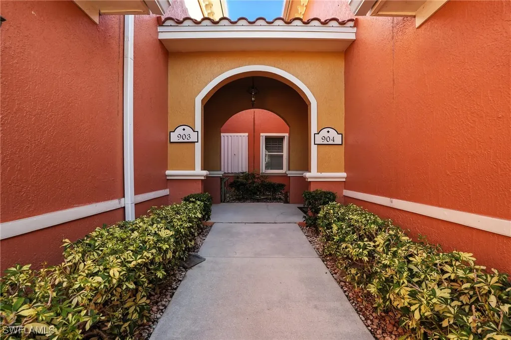 178 Shadroe Cove Circle Cape Coral FL 33991