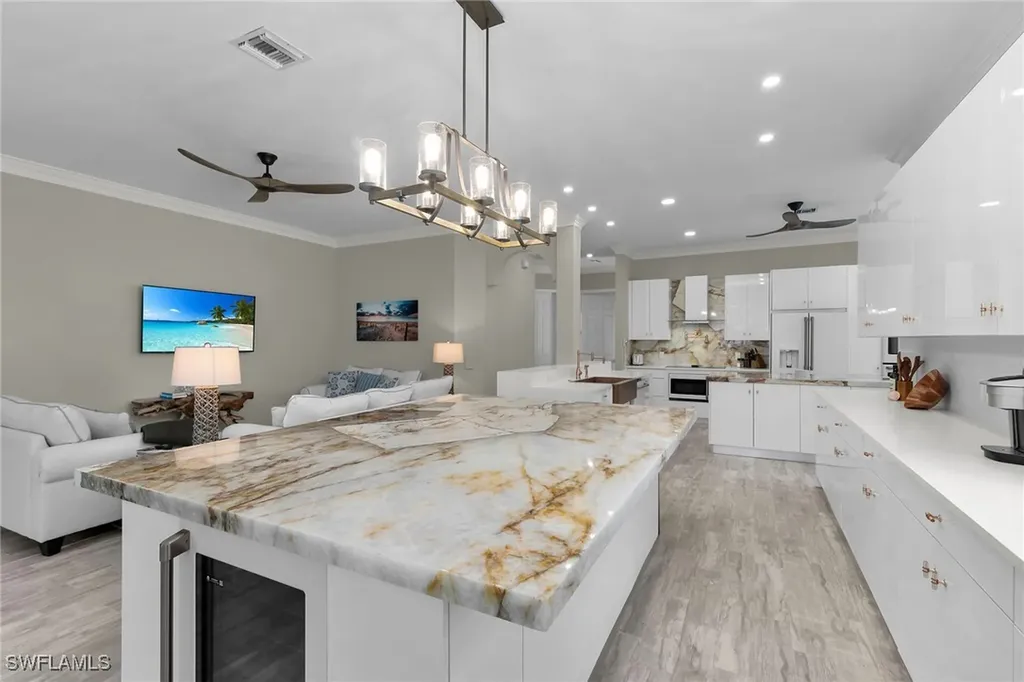 5040 Yacht Harbor Circle Naples FL 34112