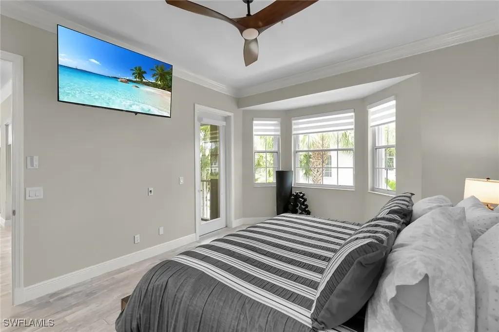 5040 Yacht Harbor Circle Naples FL 34112