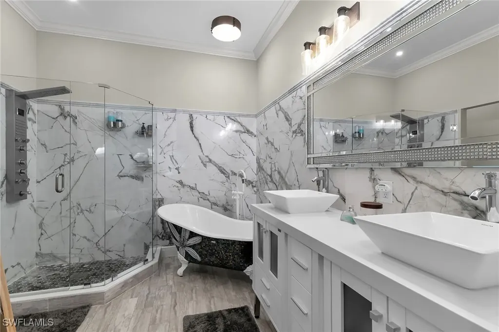 5040 Yacht Harbor Circle Naples FL 34112