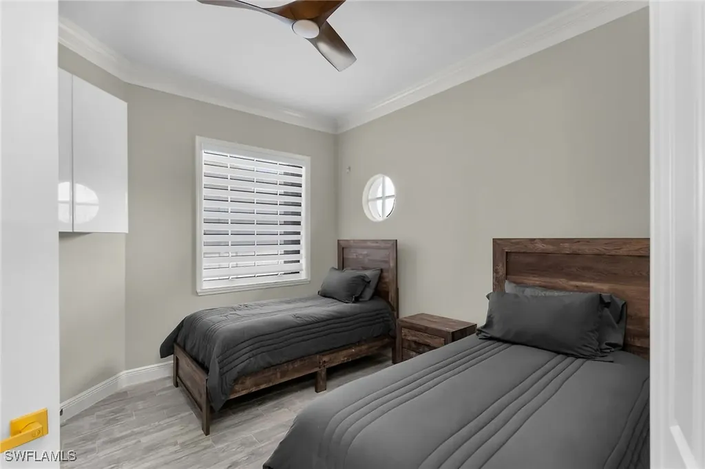 5040 Yacht Harbor Circle Naples FL 34112