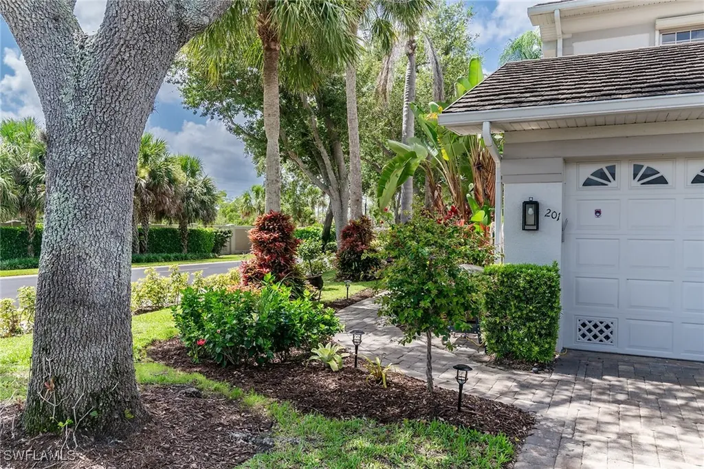 5040 Yacht Harbor Circle Naples FL 34112