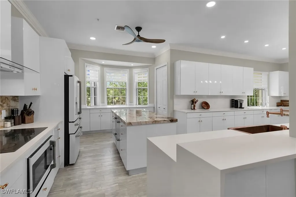 5040 Yacht Harbor Circle Naples FL 34112