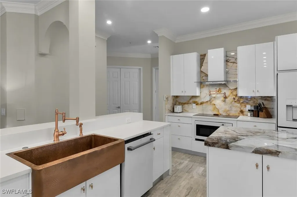 5040 Yacht Harbor Circle Naples FL 34112