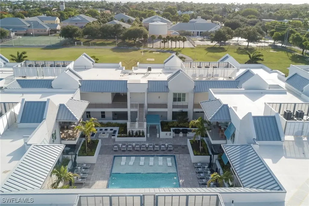 201 8th Street S Naples FL 34102