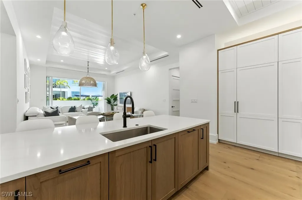 201 8th Street S Naples FL 34102